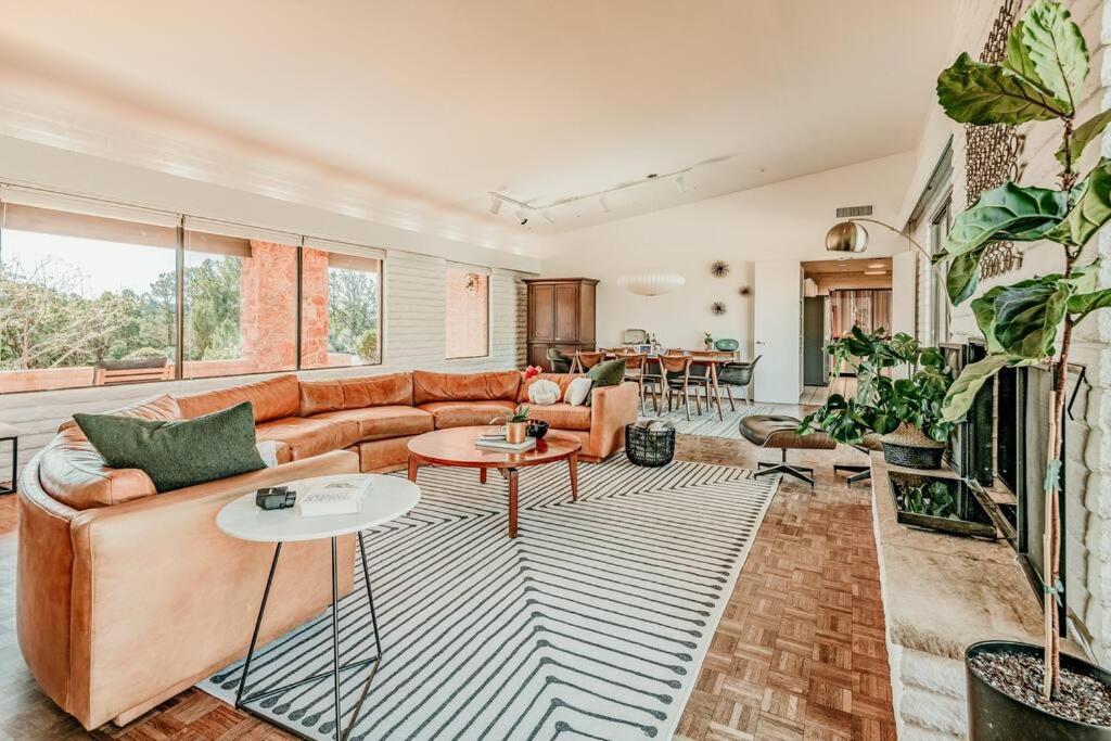 Jacuzzi, Walk To Trails, Stunning Views, Mid-century Modern,pool Holiday home Sedona