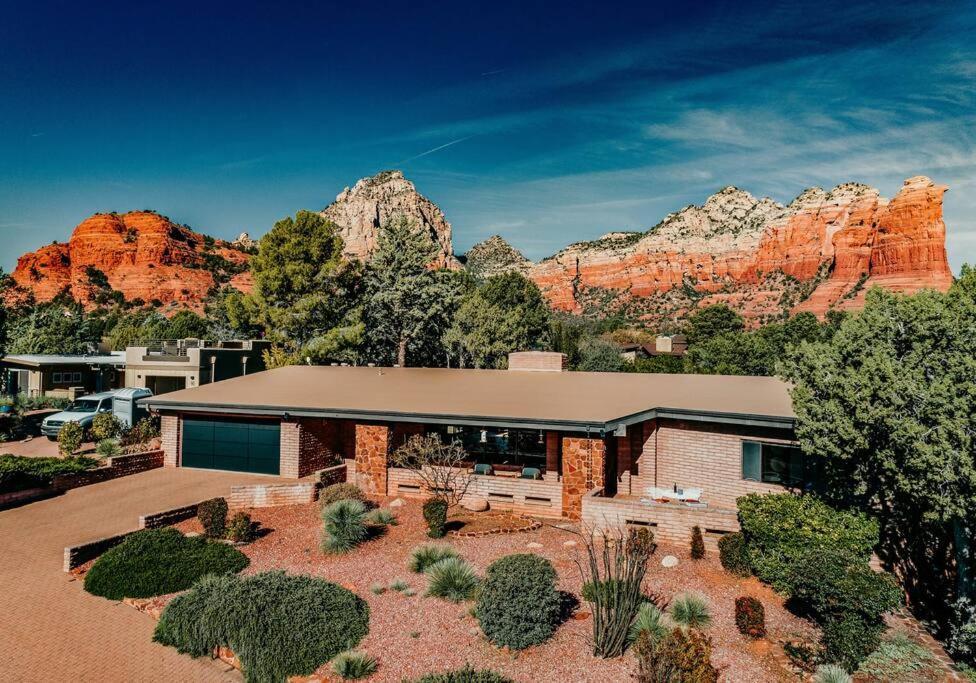 Jacuzzi, Walk To Trails, Stunning Views, Mid-century Modern,pool