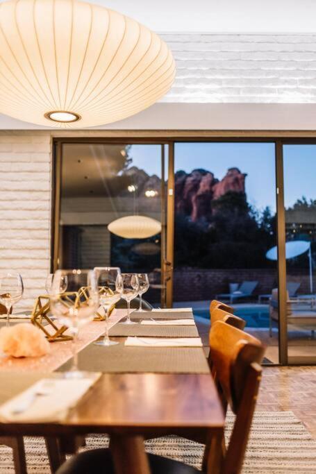 Jacuzzi, Walk To Trails, Stunning Views, Mid-century Modern,pool Holiday home Sedona