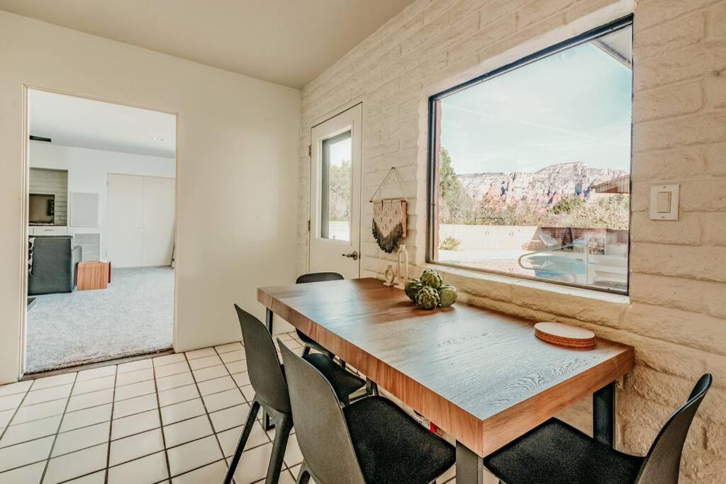 Jacuzzi, Walk To Trails, Stunning Views, Mid-century Modern,pool Holiday home *