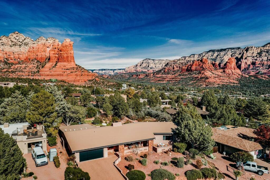 Jacuzzi, Walk To Trails, Stunning Views, Mid-century Modern,pool Holiday home Sedona