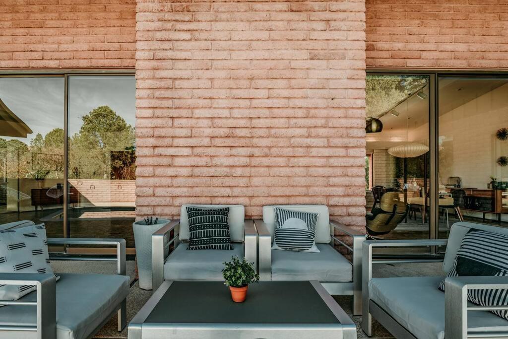 Jacuzzi, Walk To Trails, Stunning Views, Mid-century Modern,pool Holiday home *