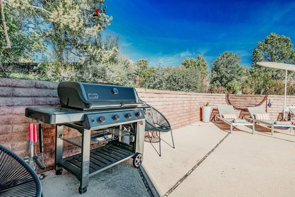 Holiday home Jacuzzi, Walk To Trails, Stunning Views, Mid-century Modern,pool