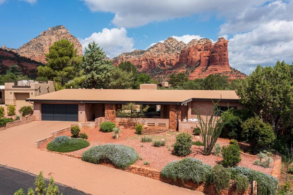 Jacuzzi, Walk To Trails, Stunning Views, Mid-century Modern,pool Holiday home Sedona